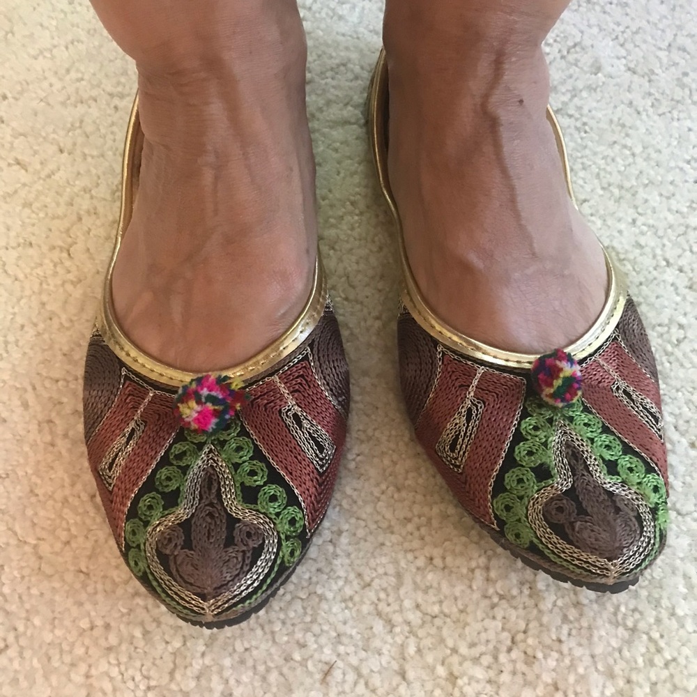 Beautiful handcrafted embroidered size 5 NEW flats - Picture 5 of 6